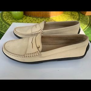Cream Tod’s Loafers